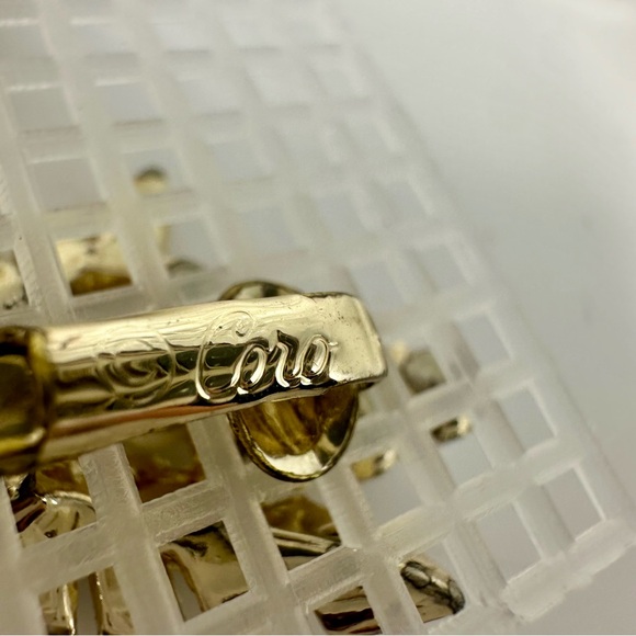 1” CORO Vintage Enamel & Beaded Golden Wheat/Corn/Grapes Signed Clip Earrings - Picture 4 of 7